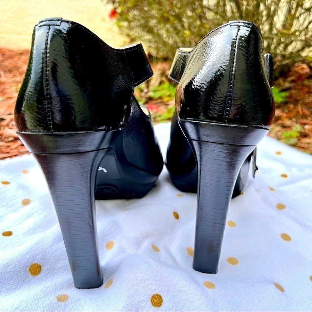 NEW MICHAEL KORS DESERT JETBLACK LEATHER BUCKLE STRAP HEELS 9-1/2M - Picture 15 of 16